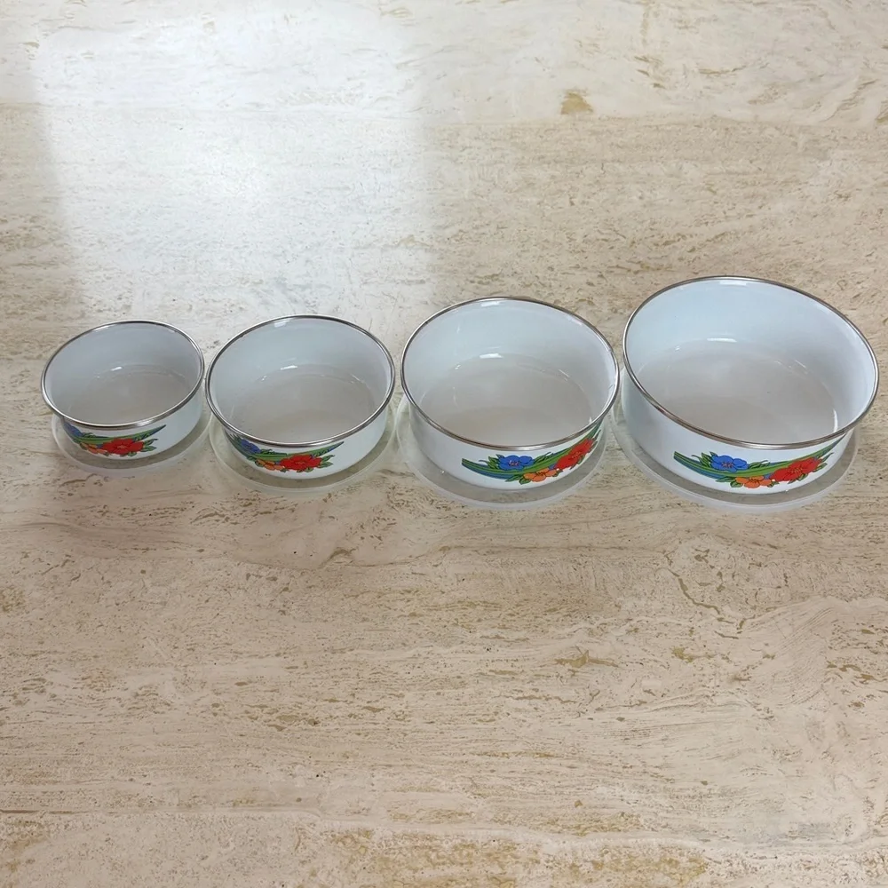 Vintage White Enamelware Nesting Bowls Set of 4 w Lids — Red/Orange/Blue Flowers